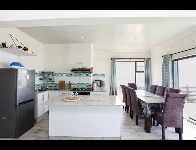 6 BEDROOM FREEHOLD FOR SALE IN BLUFF